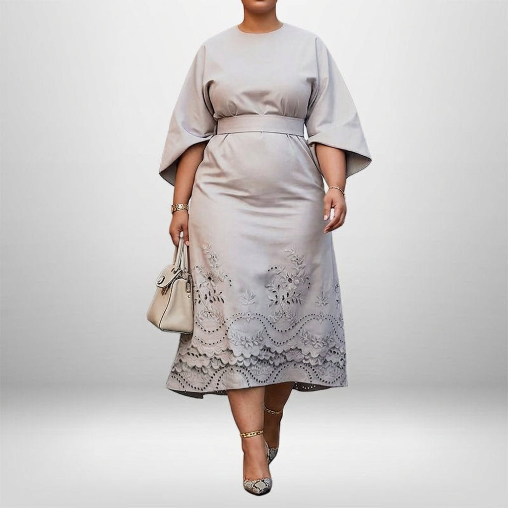 INES | Brodeerattu Midi, muotoiltu vyötärö ja pehmeä eleganssi