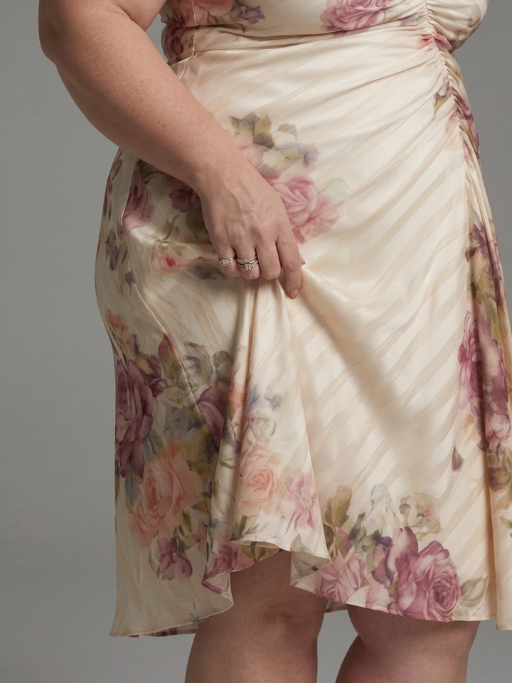 Eilwen | Flatteri Hihainen Kukkakuosisekoitus Midi Mekko