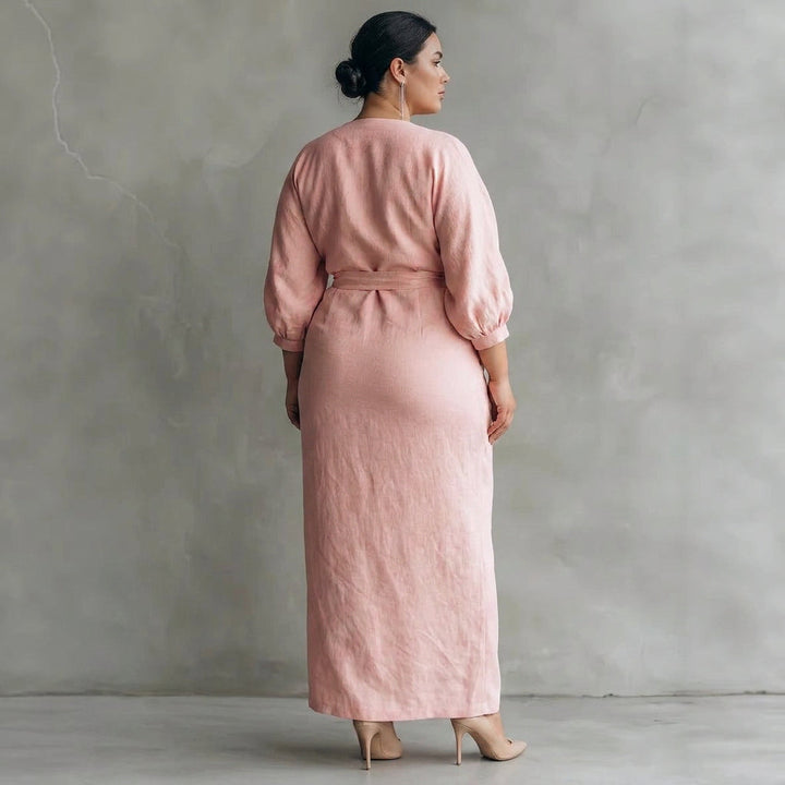 Petra Vyötäröä Korostava Mekko: Elegantti Naisellinen Siluetti